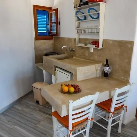 伊奥阿纳酒店 纳乌萨