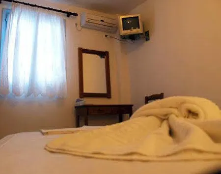 伊奥阿纳酒店 4*