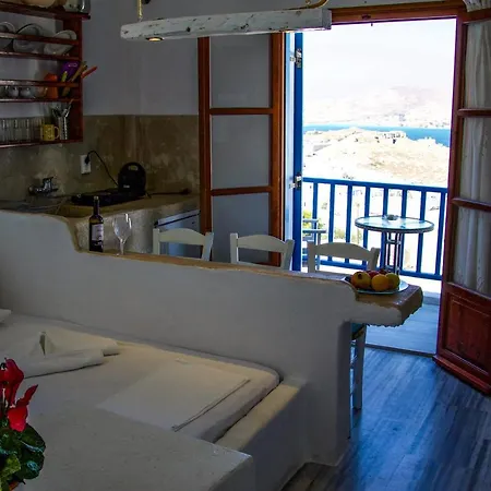 伊奥阿纳酒店 纳乌萨