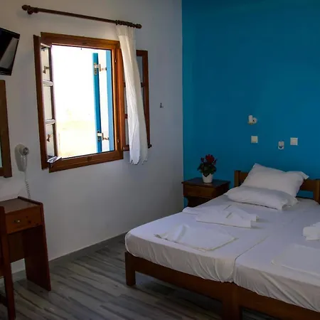 伊奥阿纳酒店 4* 纳乌萨